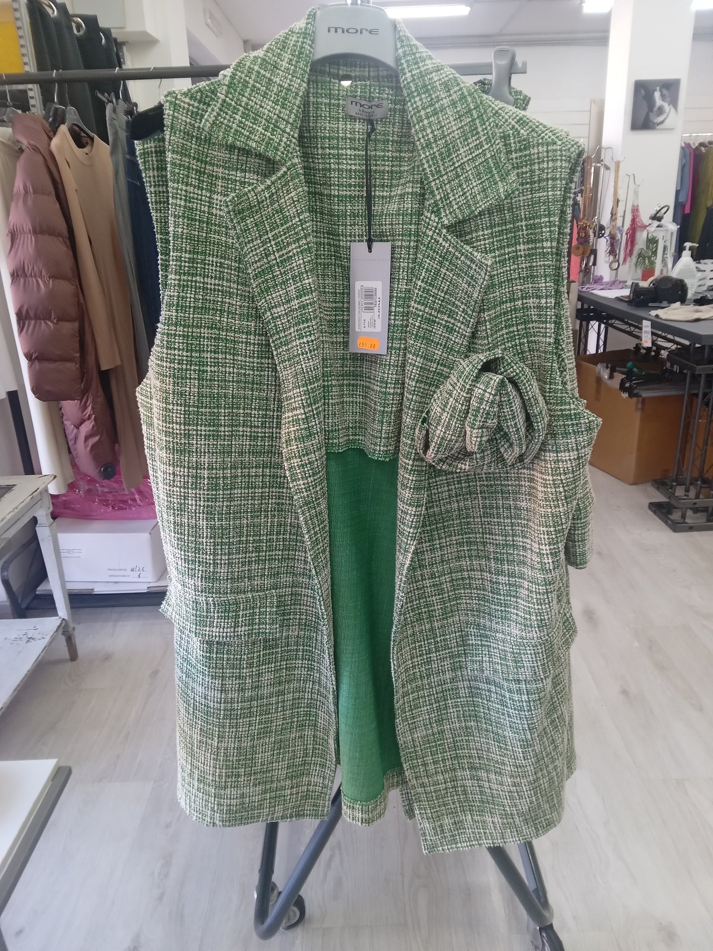 More gilet chanel con spilla bambù