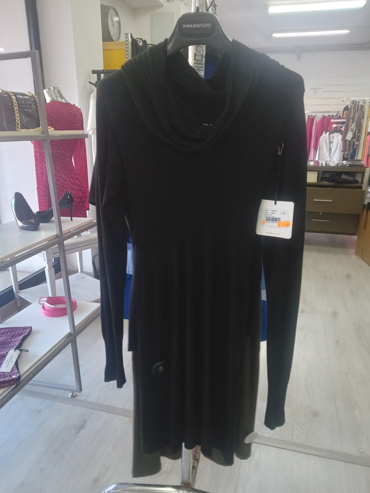 Halfon abito maglia nero Nuguara