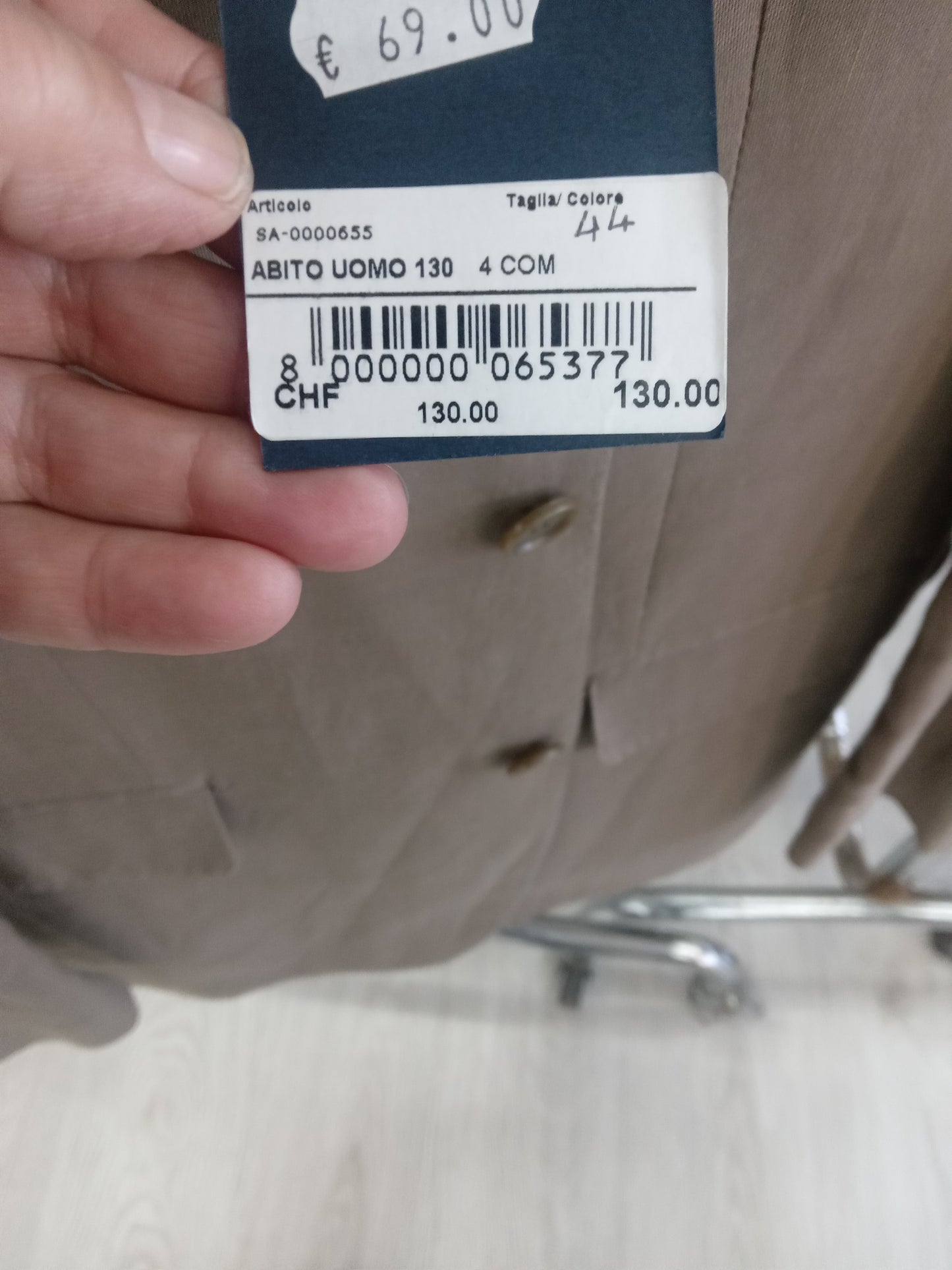 Completo uomo marrone doppelganger